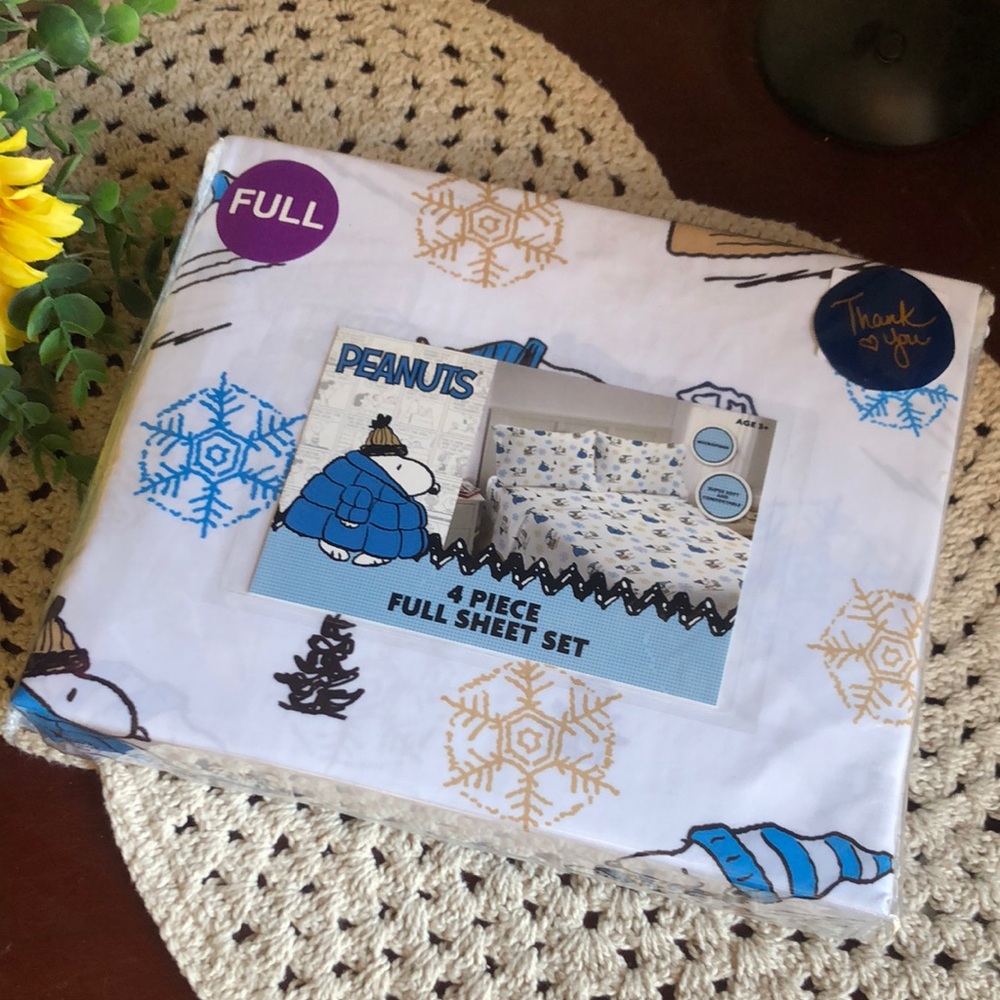 Peanuts Snoopy Puffer Jacket Sheet Set with Blue and Gold Snowflakes - FULL